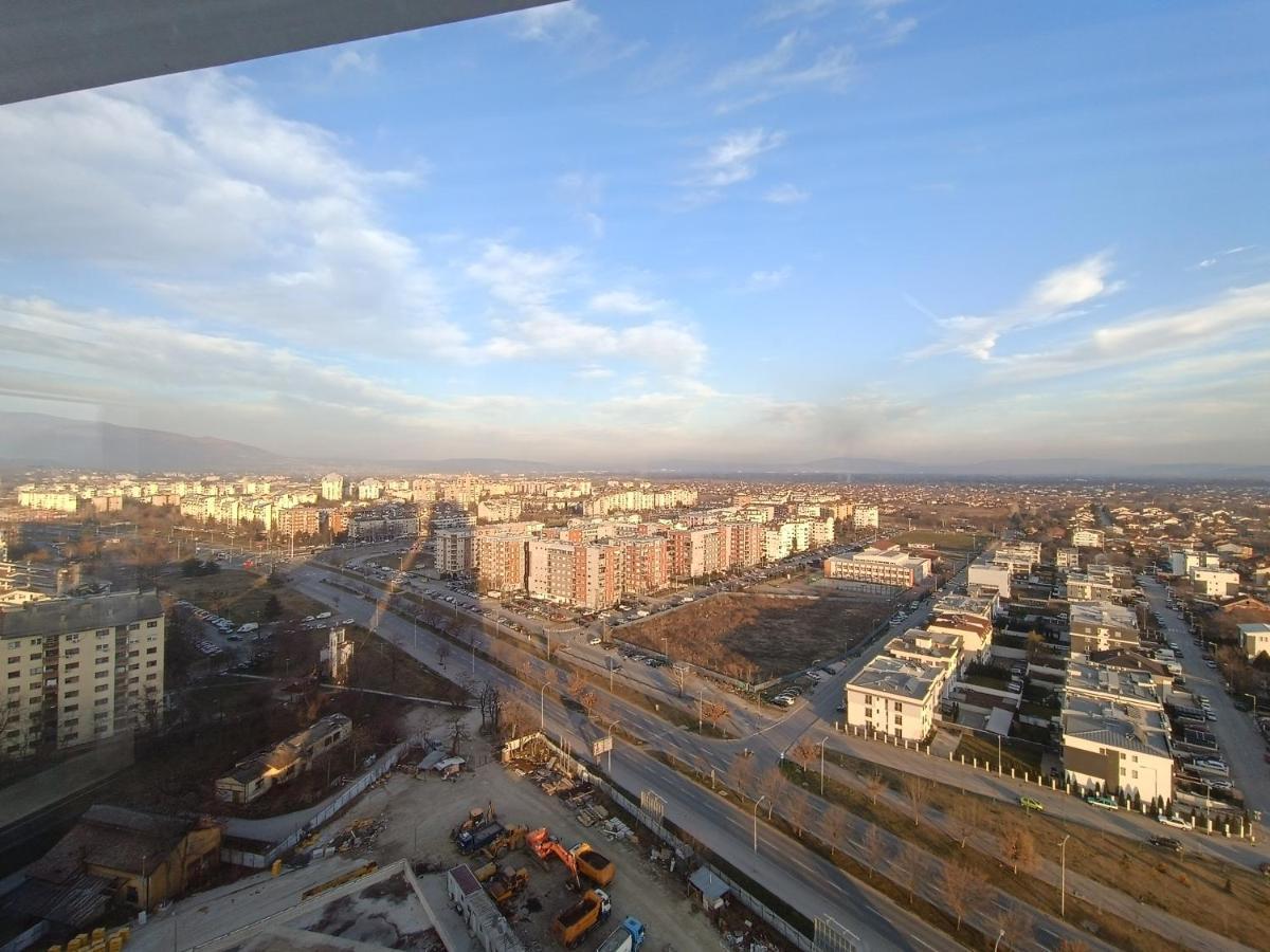 18Th & 16H Floor Secure Luxury Condos With Pool & Fitness Included In Price Skopie Exterior foto