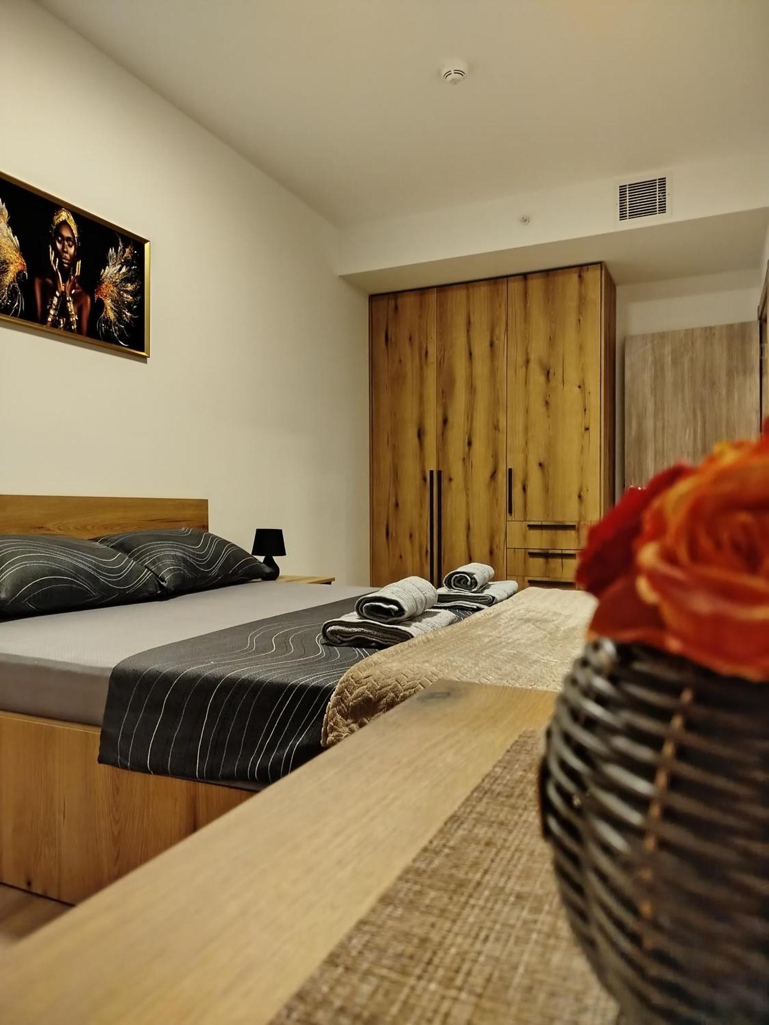 18Th & 16H Floor Secure Luxury Condos With Pool & Fitness Included In Price Skopie Exterior foto